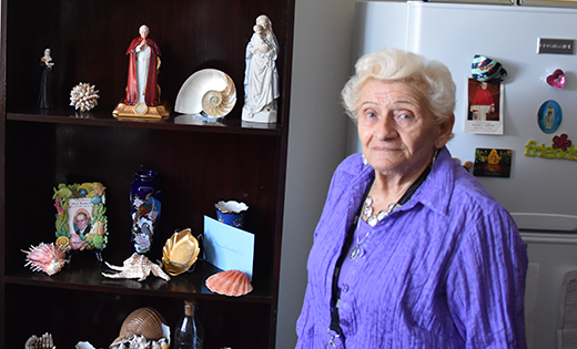 “I admire the persistence of seminarians and priests,” says Dolores Davis.     ----- Photo by Peter G. Sánchez