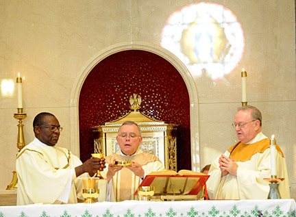 bishopscelebratingmass-web
