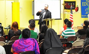 El Diácono Arnaldo Santos de Todos los Santos, Millville, habla en la Pascua Juvenil, un evento para jóvenes adultos Hispanos que se llevó a cabo en la Iglesia San Antonio de Padua, Camden, el 2 de mayo. Photo by Alan M. Dumoff, more photos ccdphotolibrary.smugmug.com