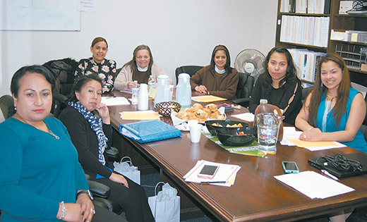 Las Madrinas de las Escuelas Católicas del Sur de Nueva Jersey se reúnen en el Centro Pastoral, Camden, el 15 de febrero para compartir ideas para aumentar las matriculas de Latinos y la creación de escuelas culturalmente receptivas en la Diócesis de Camden. En la extrema derecha se encuentra Marianela Núñez, Encargada del Programa de Inscripciones Latinas de las Escuelas Católicas de la Diócesis de Camden.

Madrinas — South Jersey Catholic Schools’ Madrinas meet in the Pastoral Center, Camden, on Feb. 15 to share ideas about increasing Latino Enrollment and creating culturally responsive schools in the Diocese of Camden. At far right is Marianela Nuñez, field consultant Latino enrollment, Office of Catholic Schools.

Foto Peter G. Sánchez