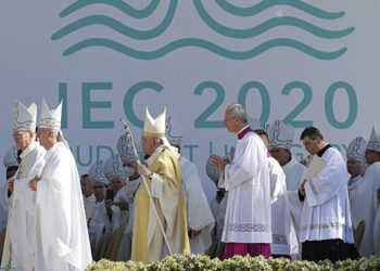 Pope Francis arrives in procession to celebrate the closing Mass of the International Eucharistic Congress at Heroes' Square in Budapest, Hungary, Sept. 12, 2021. (CNS photo/Paul Haring)