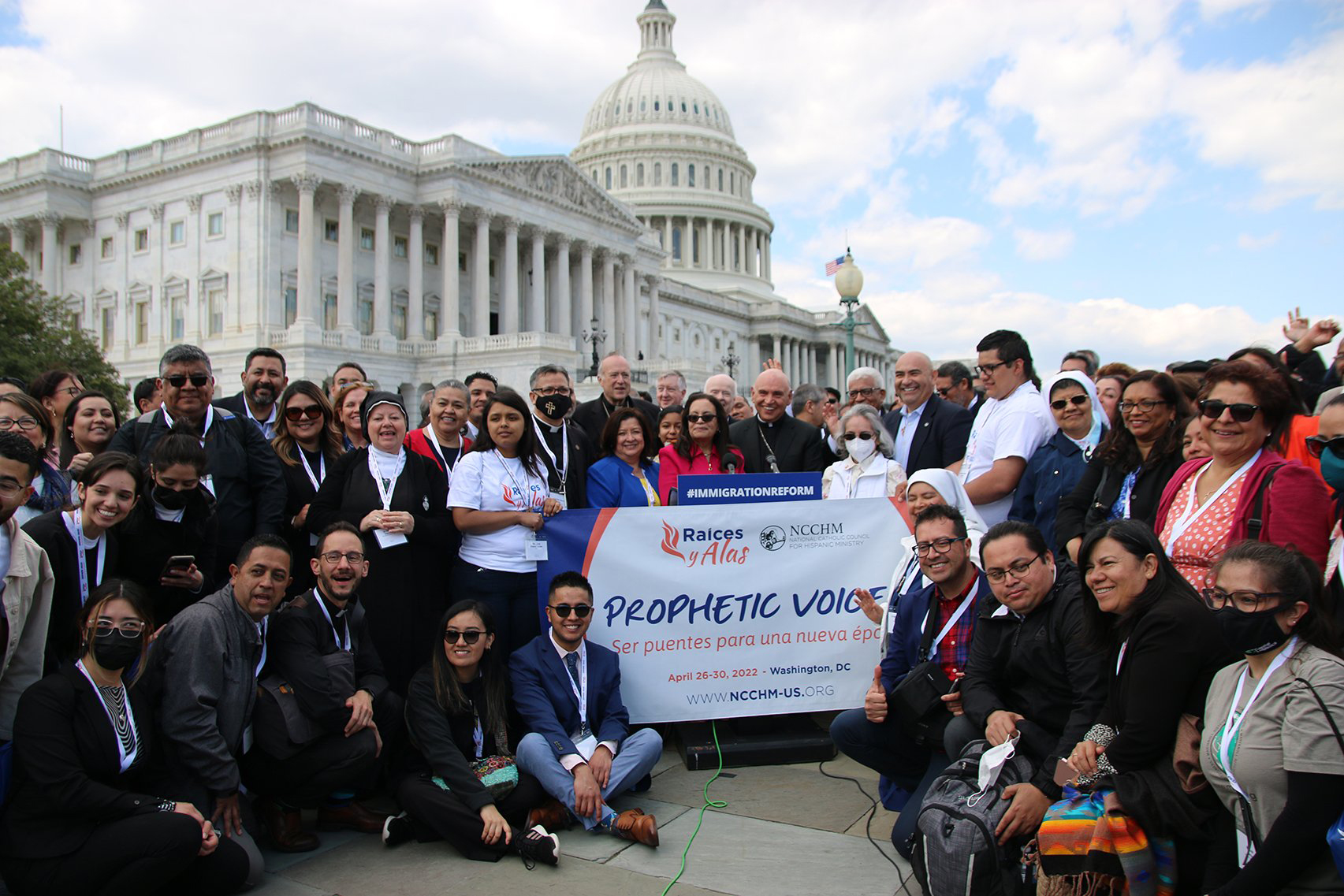 Participants of the Raices y Alas gathering are seen near the U.S. Capitol in Washington April 27, 2022. (CNS photo/Martin Soros via USCCB)


CNS foto/Martin Soros-USCCB
Los participantes de la reunión Raices y Alas se ven cerca del Capitolio de los Estados Unidos en Washington el 27 de abril.