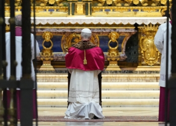 Pope Leo XIV prays before the "Salus Populi Romani," ("Salvation of the Roman People"), a Marian icon in a chapel of the Basilica of St. Mary Major in Rome, May 25, 2025. (CNS photo/Lola Gomez)