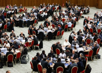Members of the assembly of the Synod of Bishops start a working session in the Vatican's Paul VI Audience Hall Oct. 18, 2023. The United States Conference of Catholic bishops announced the U.S. priests that will attend a Vatican synod meeting April 28-May 3. (CNS photo/Lola Gomez)