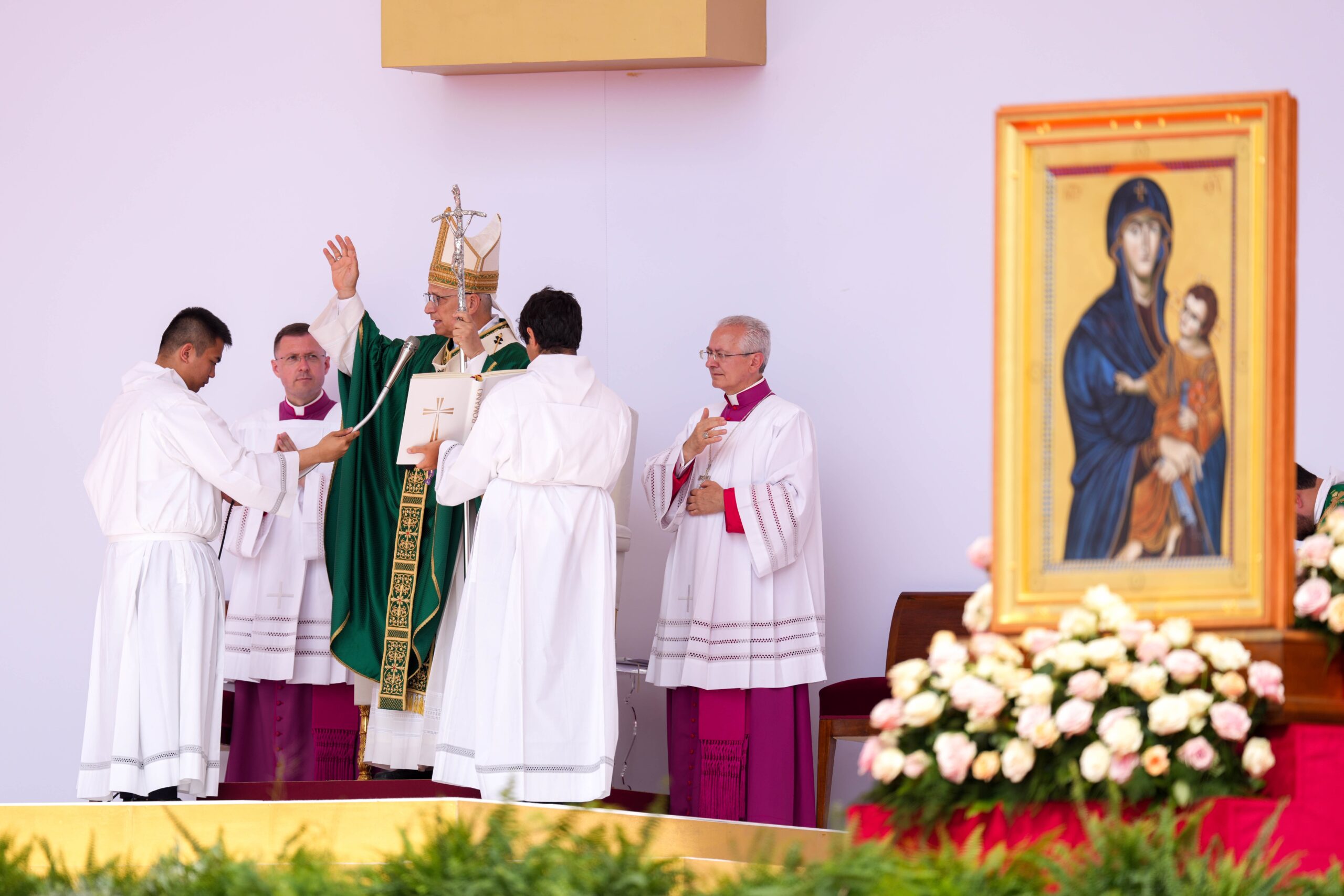 Pope Leo XIV gives his blessing after the recitation of the Angelus at the end of Mass closing the Jubilee of Youth in Rome’s Tor Vergata neighborhood Aug. 3, 2025. The icon of “Salus Populi Romani” is displayed near the altar. (CNS photo/Lola Gomez)
