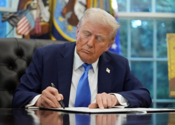 U.S. President Donald Trump signs an executive order in the Oval Office at the White House in Washington Sept. 19, 2025. Trump signed two executive orders, establishing the “Trump Gold Card” and introducing a $100,000 fee for H-1B visas. (OSV News photo/Ken Cedeno, Reuters)