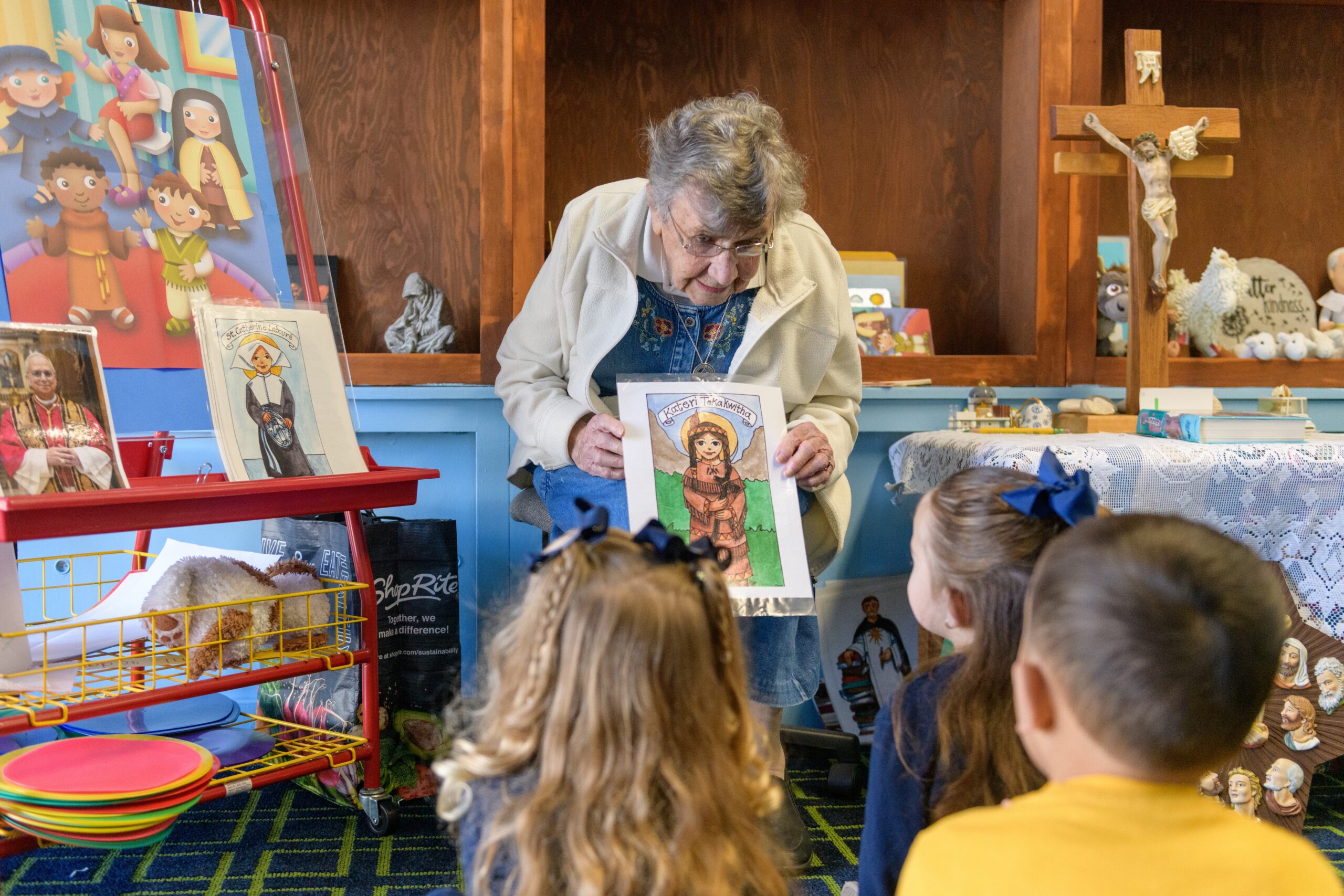 Photo by Joe Warner
Sister Joan Lorraine Kreutz, MSBT, teaches students Oct. 27 at Rosebud Academy Preschool in Barrington. Sister Joan Lorraine, who is 94, has been teaching or serving in administrative roles in Catholic schools for 75 years. Of her vocation, she says, “I can’t tell you how happy I am.”