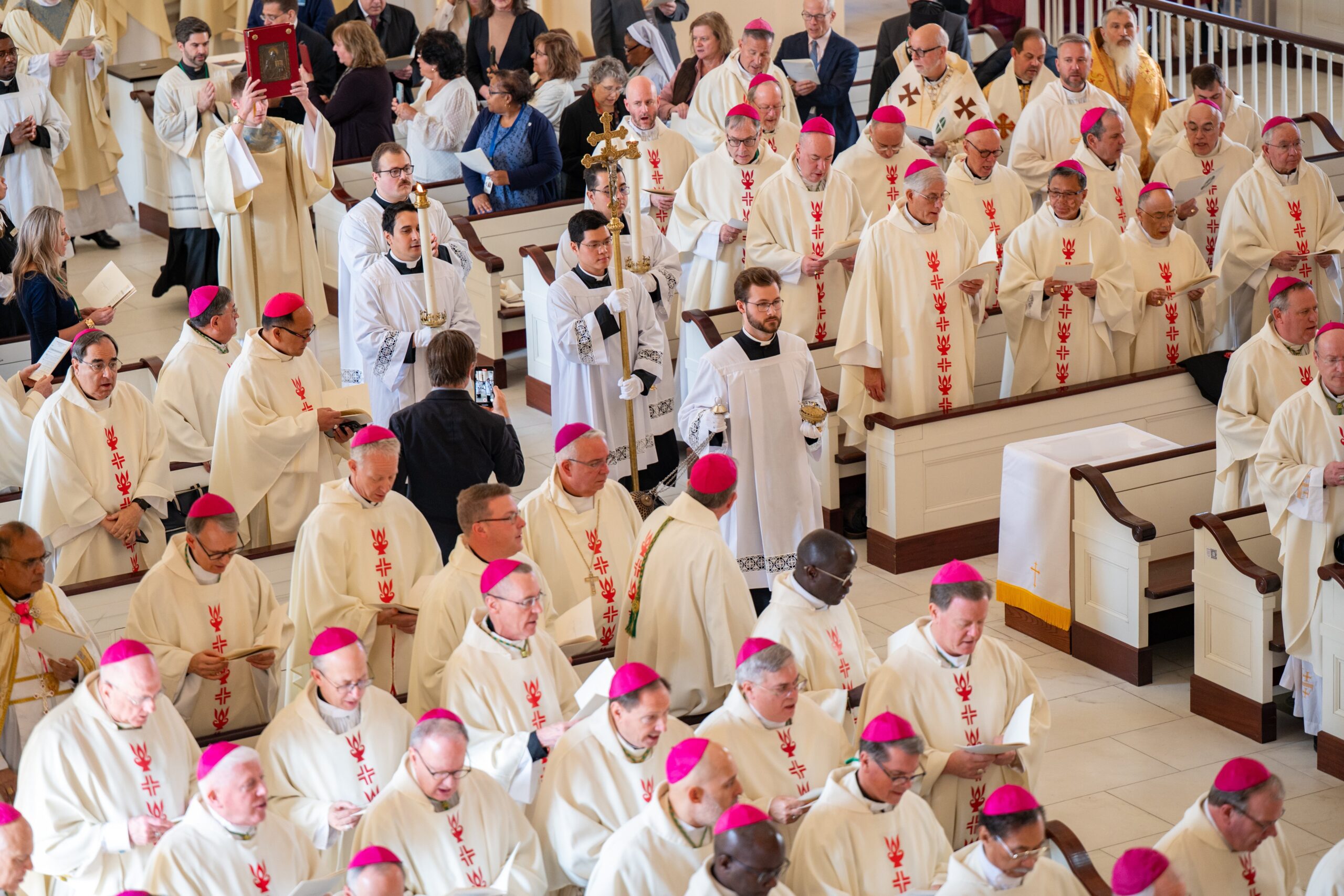 U.S. bishops celebrate Mass to ‘beg the Holy Spirit to inspire’ their fall assembly