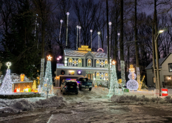 Photo by Peter G. Sánchez
A Nativity, stars, trees and more light up the night outside Hak house in Pennsauken.