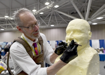 Gerry Kulzer works on the bust of Pope Leo during the 2026 National Catholic Educational Association Convention in Minneapolis April 7. (OSV News photo/Dianne Towalski, The Central Minnesota Catholic)