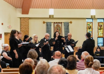Cortesía fotos
El diácono Nickolas Naticchione dirige el concierto “Una Parroquia, Una Voz” en el verano de 2024 en el Santuario Parroquial Nuestra Señora de Guadalupe en Lindenwold.