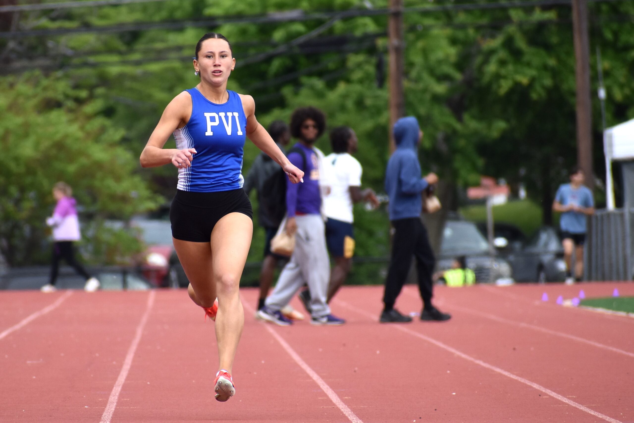 Magee races down the home stretch of the 400-meter run.
