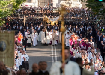 Under a canopy, Pope Leo XIV carries the Eucharist in a monstrance during a Corpus Christi procession from Rome's Basilica of St. John Lateran to the Basilica of St. Mary Major June 22, 2025. (CNS photo/Lola Gomez)